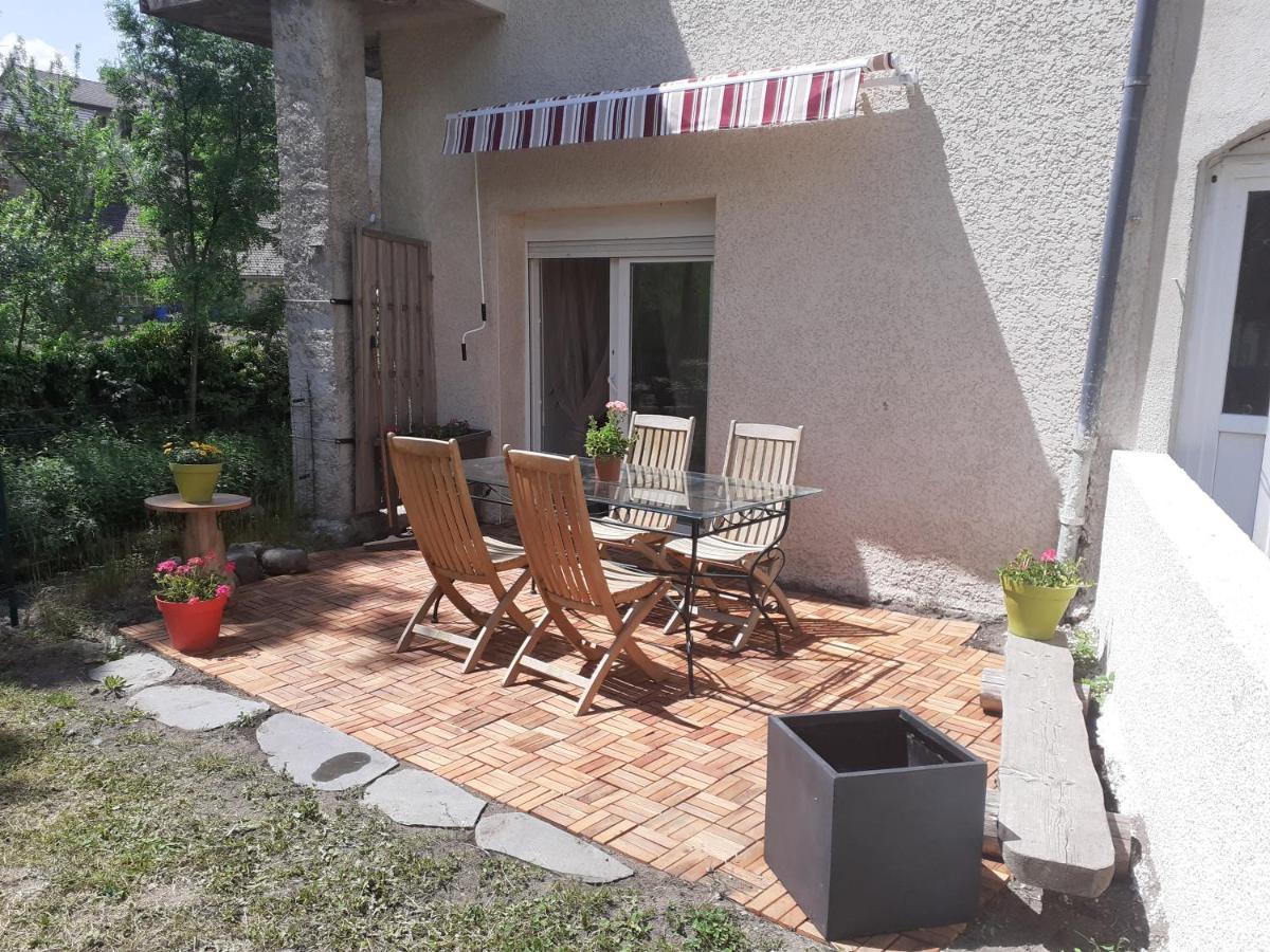 Appartement Rez De Chaussee Avec Terrasse Et Jardin Tence Exterior foto