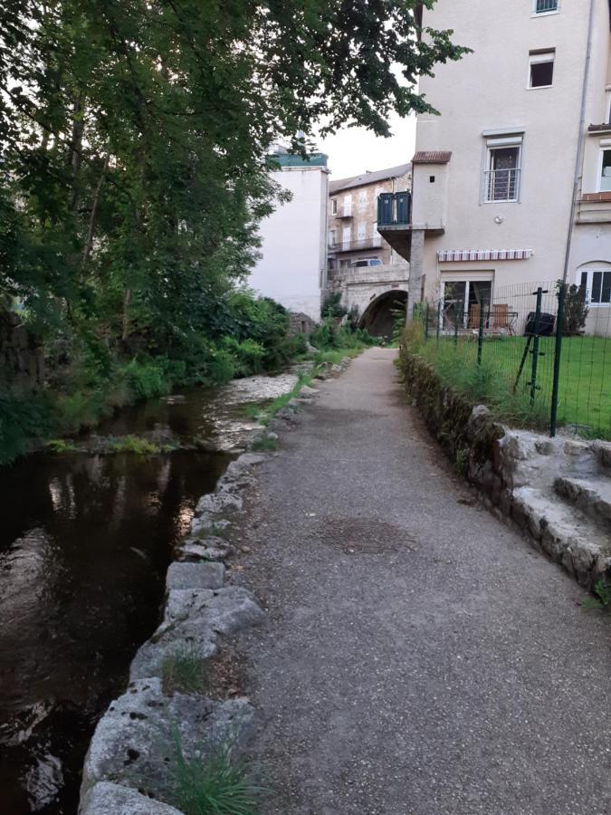 Appartement Rez De Chaussee Avec Terrasse Et Jardin Tence Exterior foto