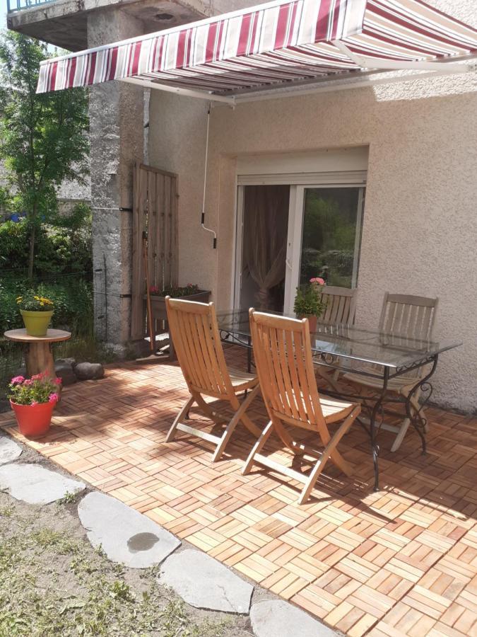 Appartement Rez De Chaussee Avec Terrasse Et Jardin Tence Exterior foto